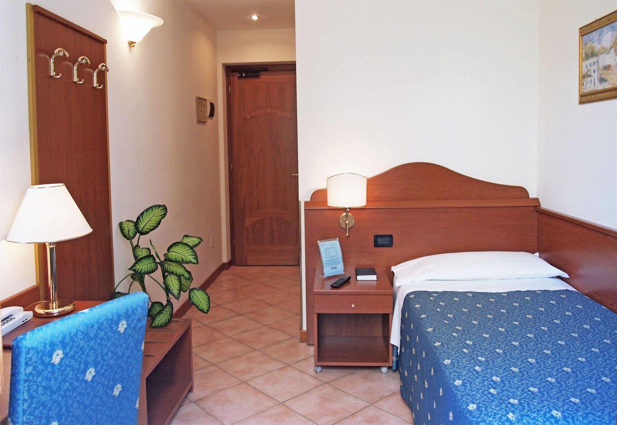 Hotel Cris Mestre