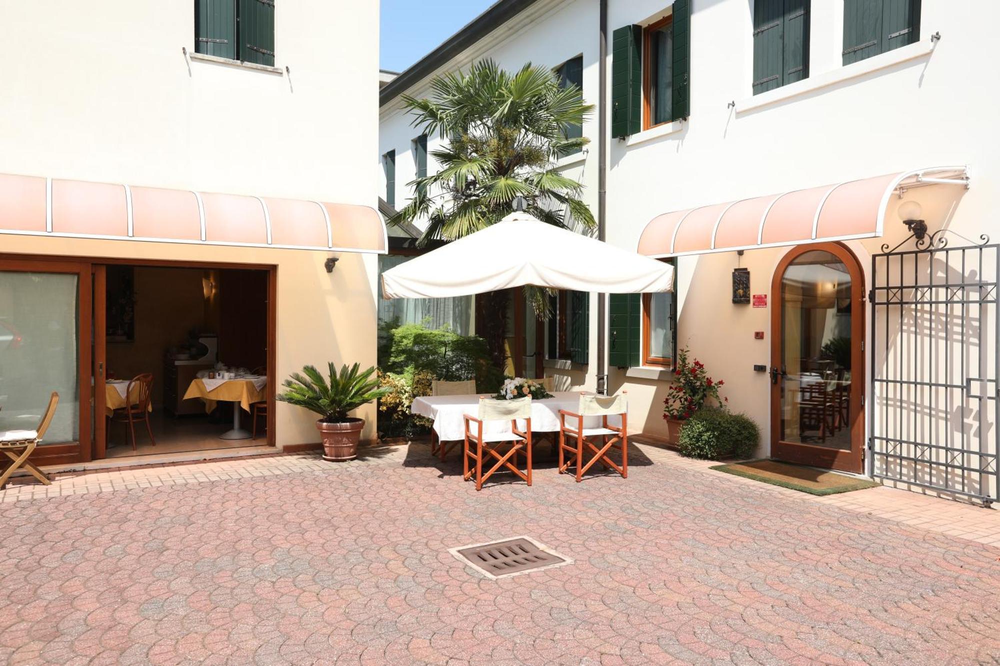 Hotel Cris 3*